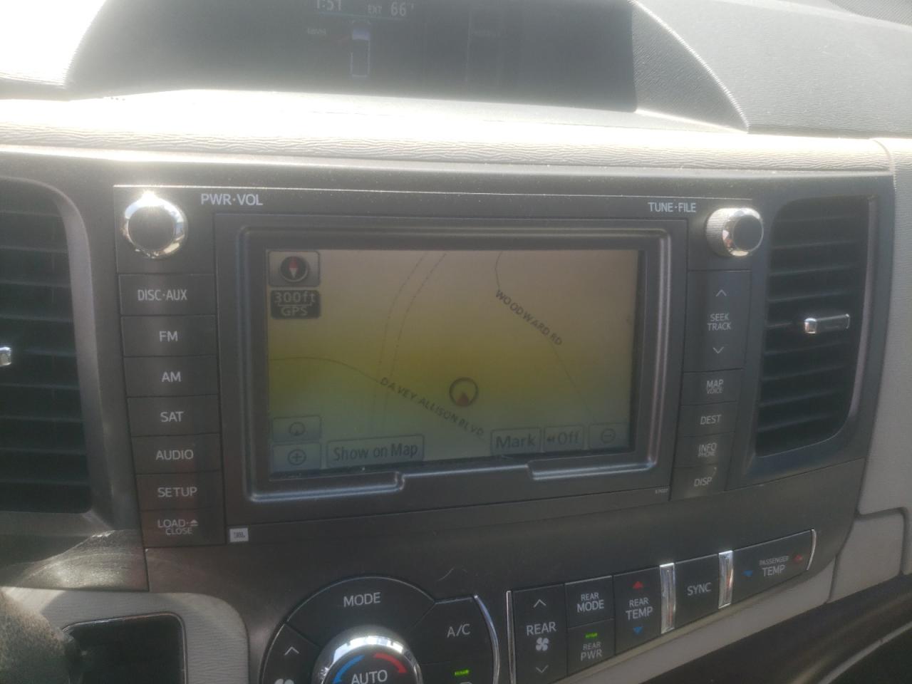 Photo 9 from auction – 2012 TOYOTA SIENNA XLE with VIN 5TDYK3DC7CS205917