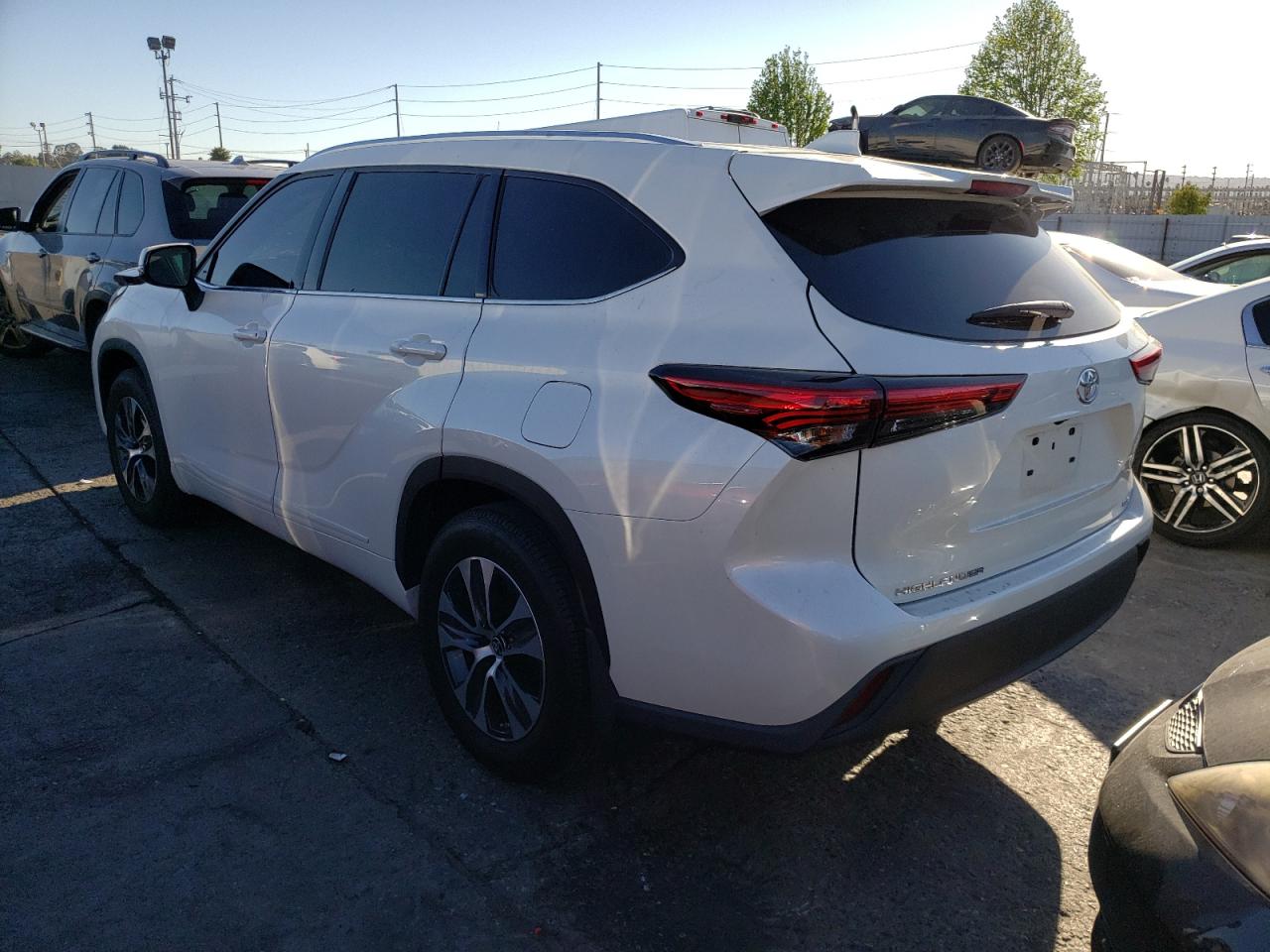 Photo 3 from auction – 2020 TOYOTA HIGHLANDER with VIN 5TDHZRAH0LS513204