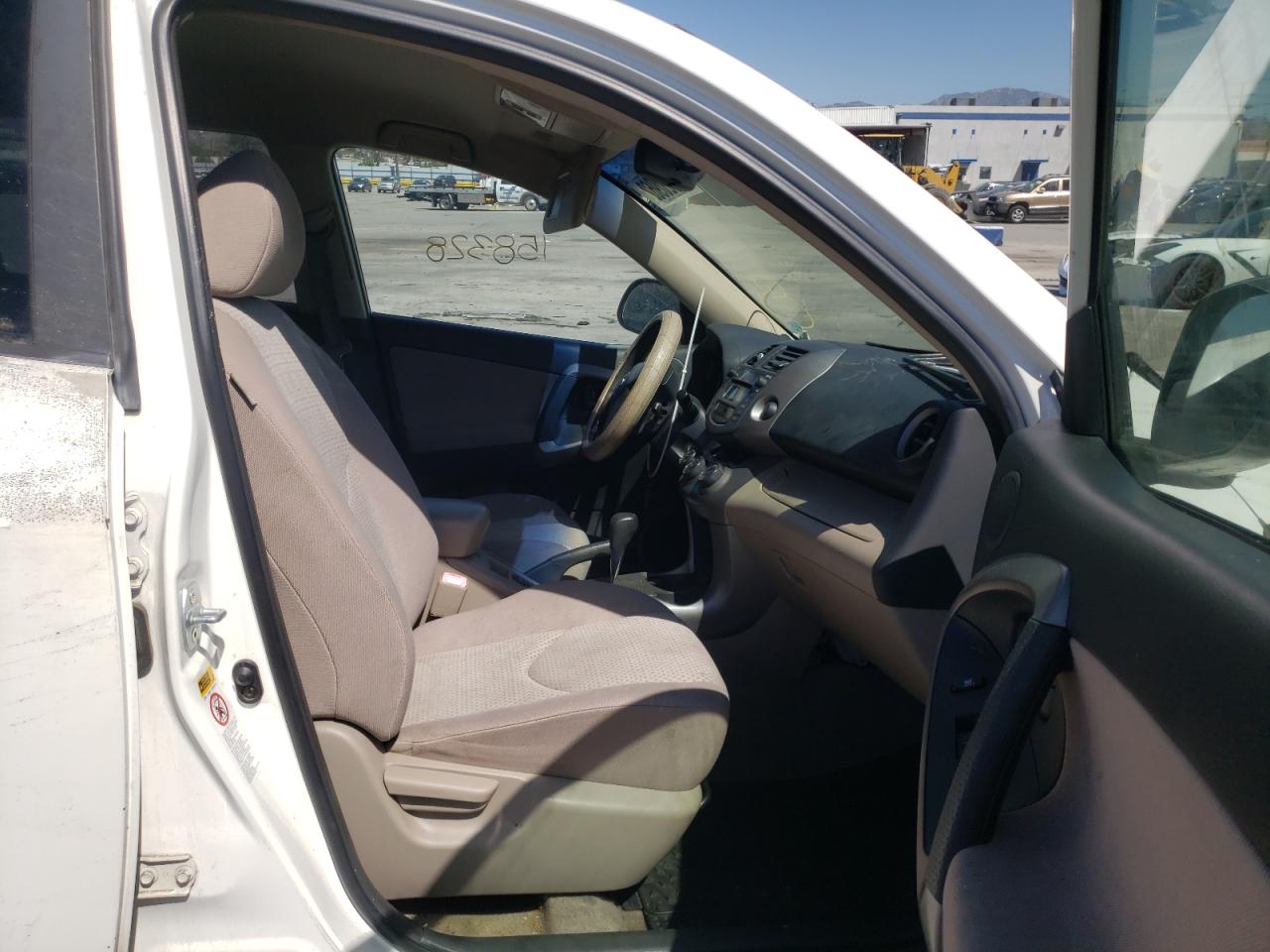 Photo 5 from auction – 2006 TOYOTA RAV4 with VIN JTMZD33V665014663