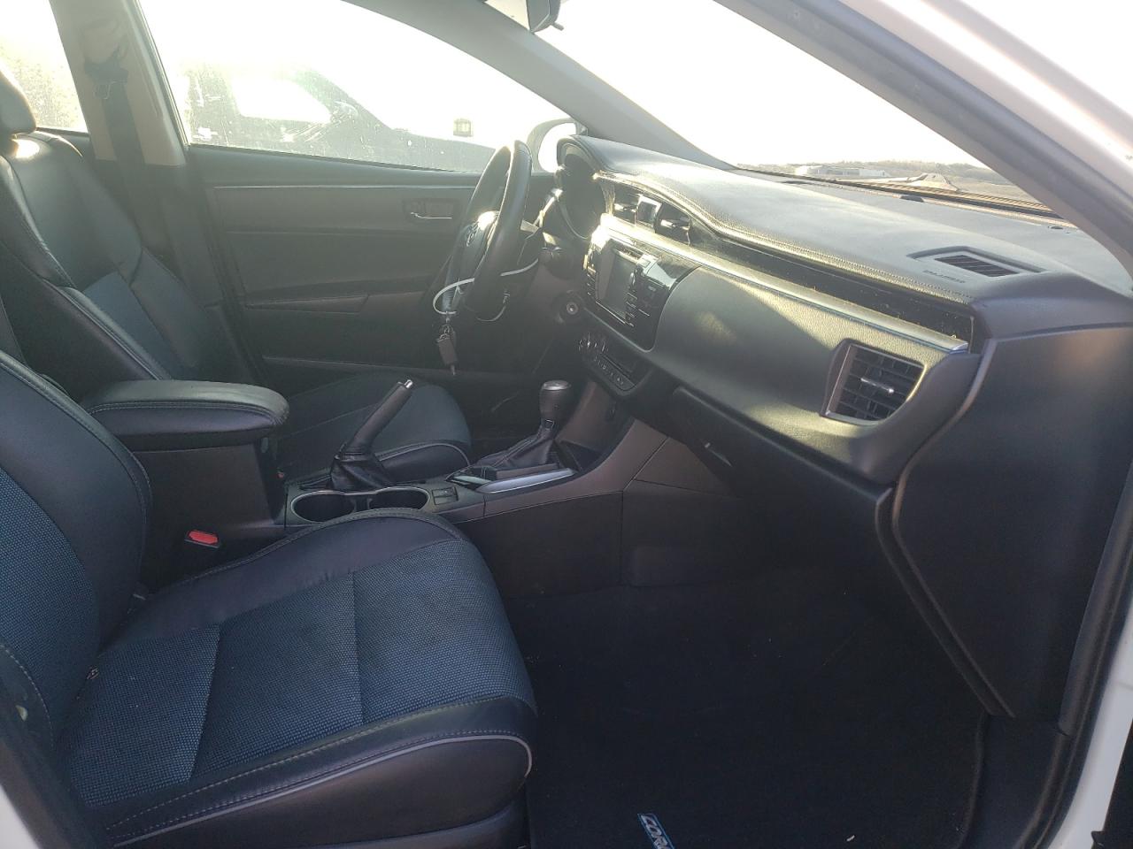 Photo 5 from auction – 2015 TOYOTA COROLLA L with VIN 2T1BURHE2FC261579