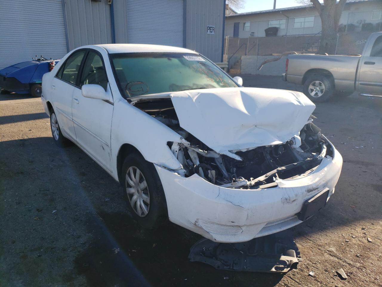TOYOTA CAMRY LE 2005 with VIN 4T1BE32K95U547645 - Photo from auction
