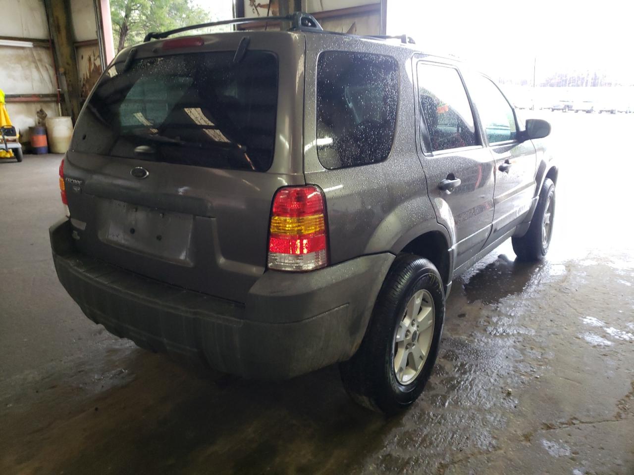Photo 4 from auction – 2005 FORD ESCAPE XLT with VIN 1FMYU03165KA82089