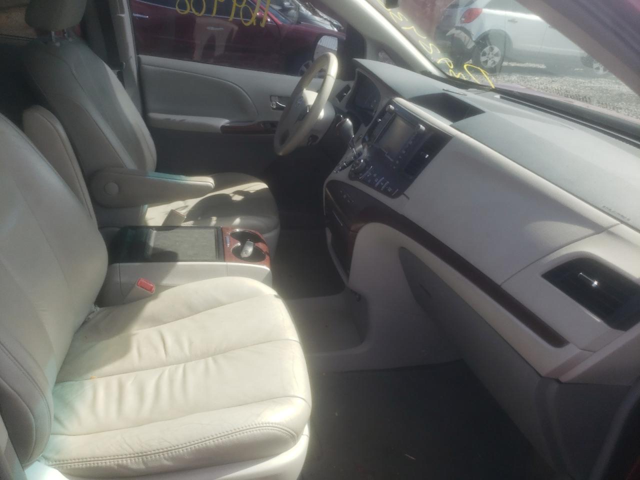 Photo 5 from auction – 2012 TOYOTA SIENNA XLE with VIN 5TDYK3DC7CS205917