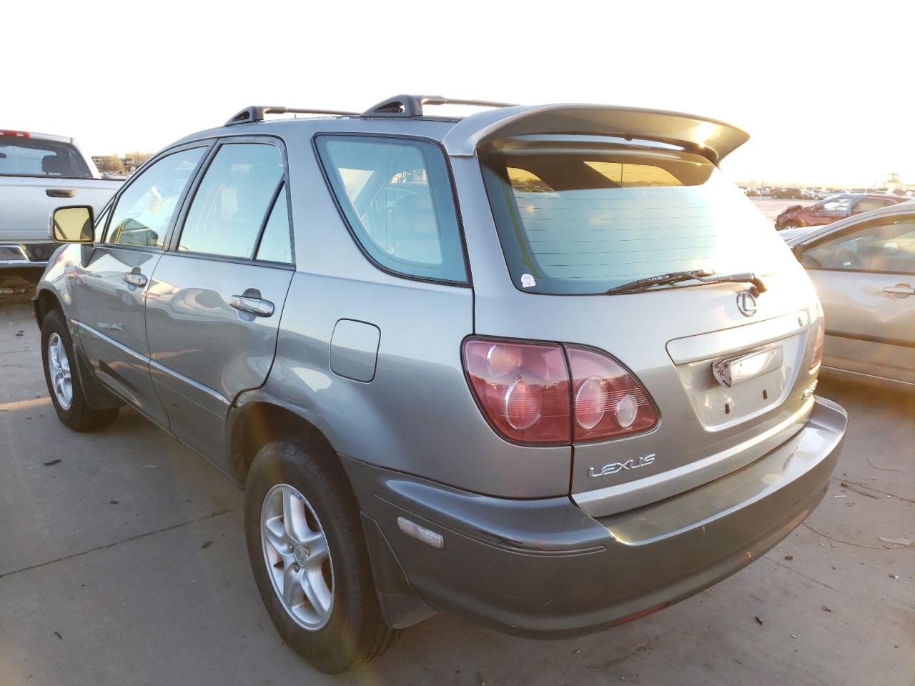 Photo 3 from auction – 2000 LEXUS E5 300 with VIN JT6HF10U8Y0132968