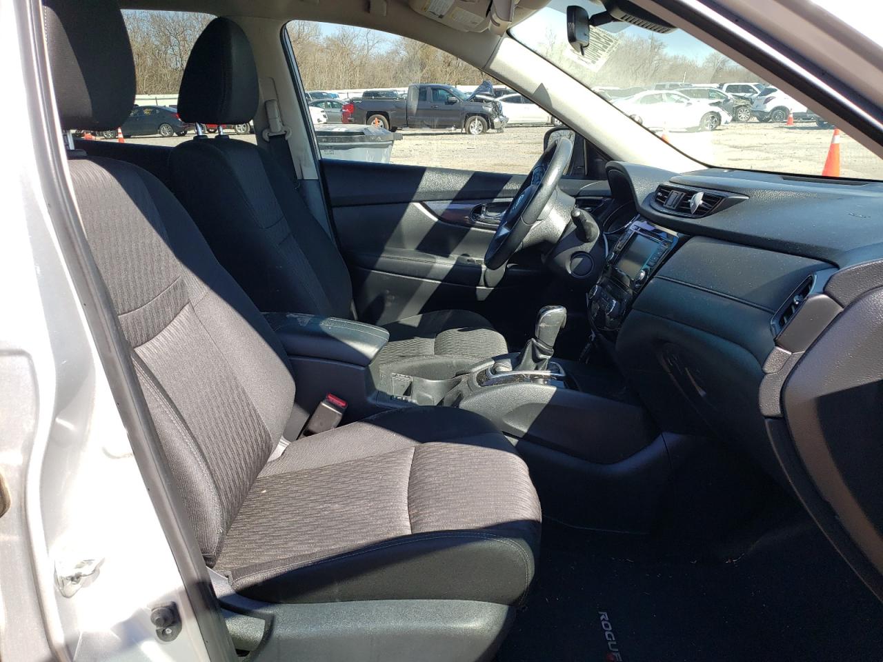 Photo 5 from auction – 2019 NISSAN ROGUE S with VIN KNMAT2MT0KP530748