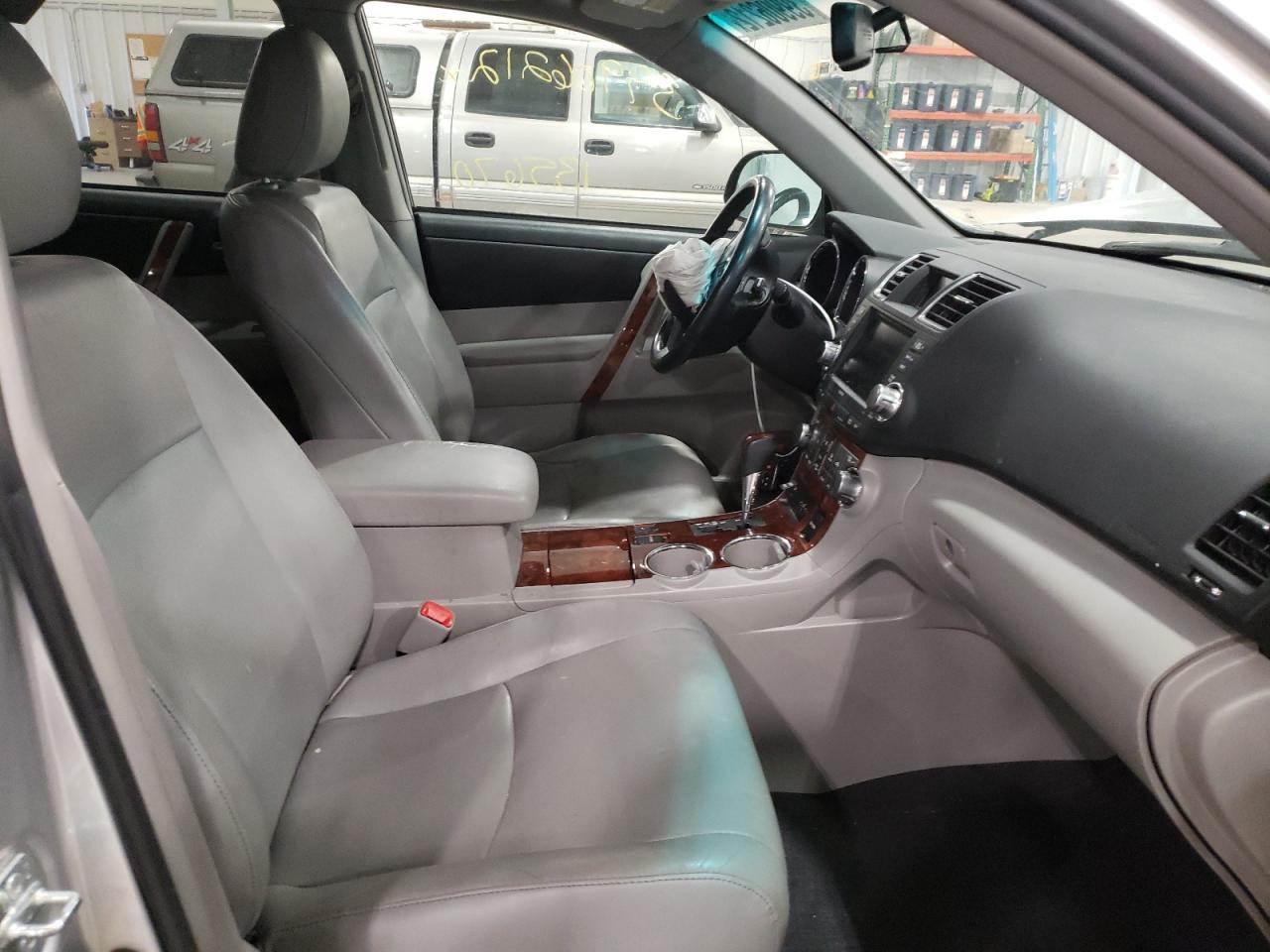 Photo 5 from auction – 2011 TOYOTA HIGHLANDER with VIN 5TDDK3EH7BS051345
