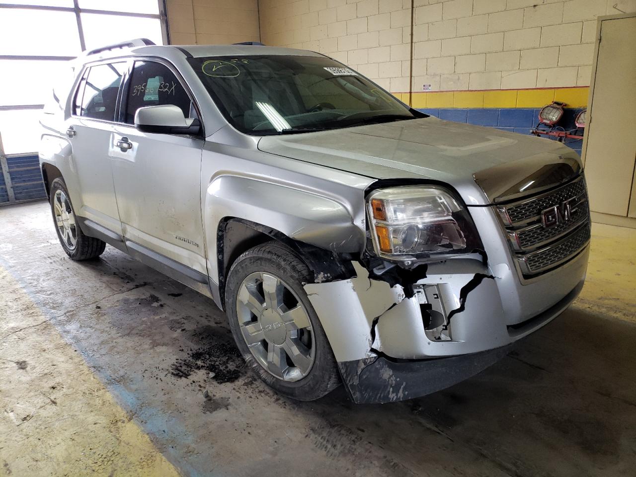 GMC TERRAIN SL 2012 with VIN 2GKFLVE57C6105587 - Photo from auction