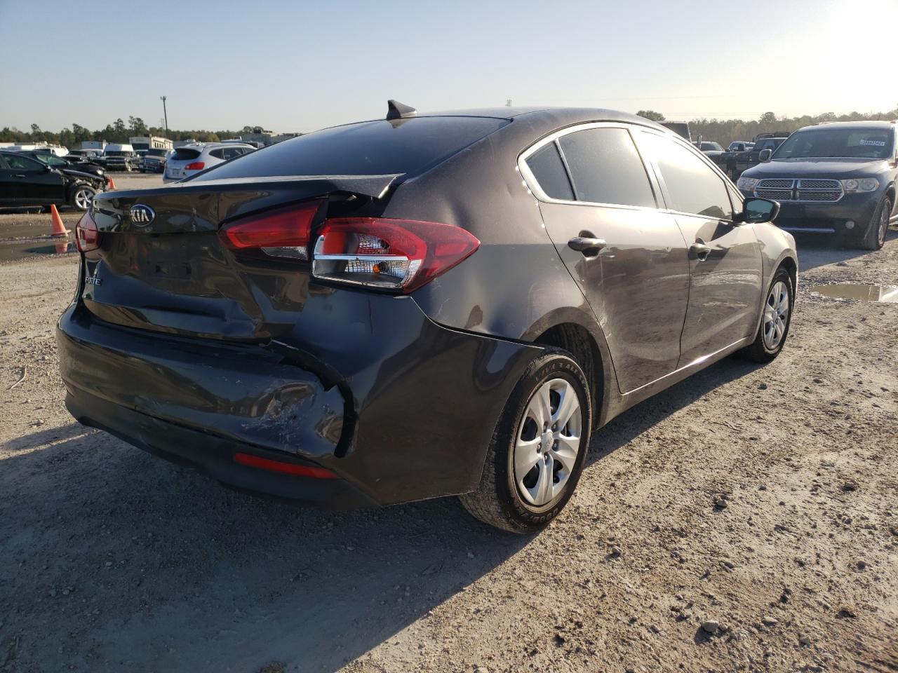 Photo 4 from auction – 2018 KIA FORTE LX with VIN 3KPFL4A71JE177654
