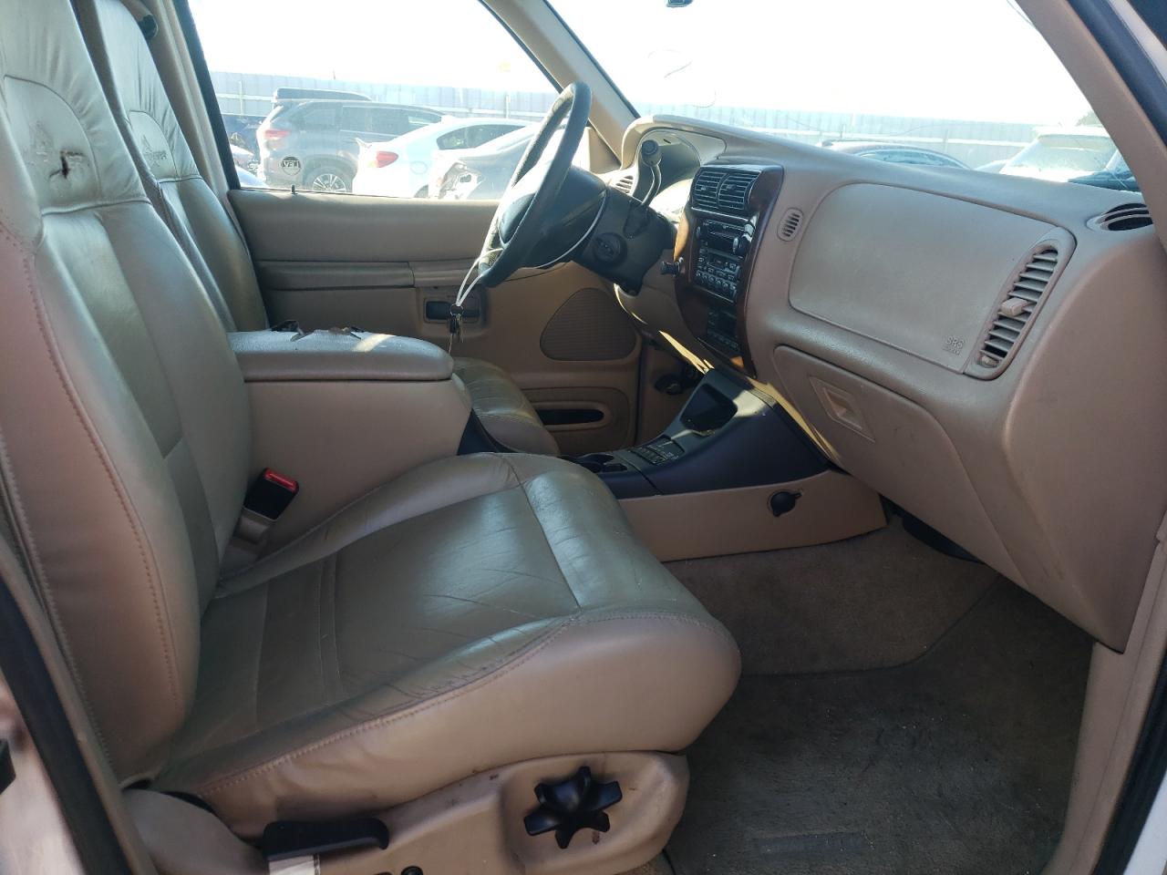 Photo 5 from auction – 2000 MERCURY MOUNTAINEE with VIN 4M2DU86P0YUJ44770