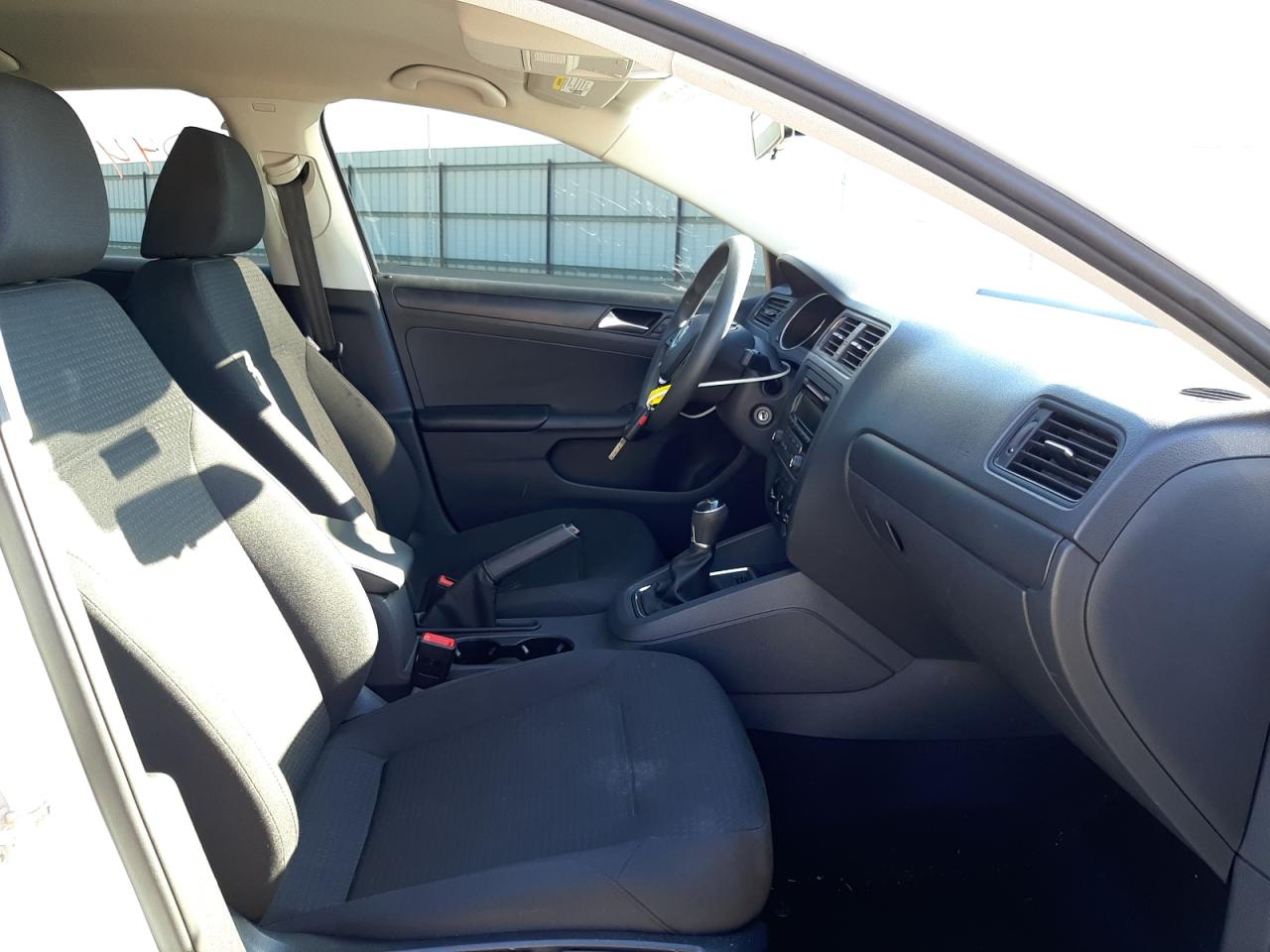 Photo 5 from auction – 2015 VOLKSWAGEN JETTA BASE with VIN 3VW1K7AJ0FM317830