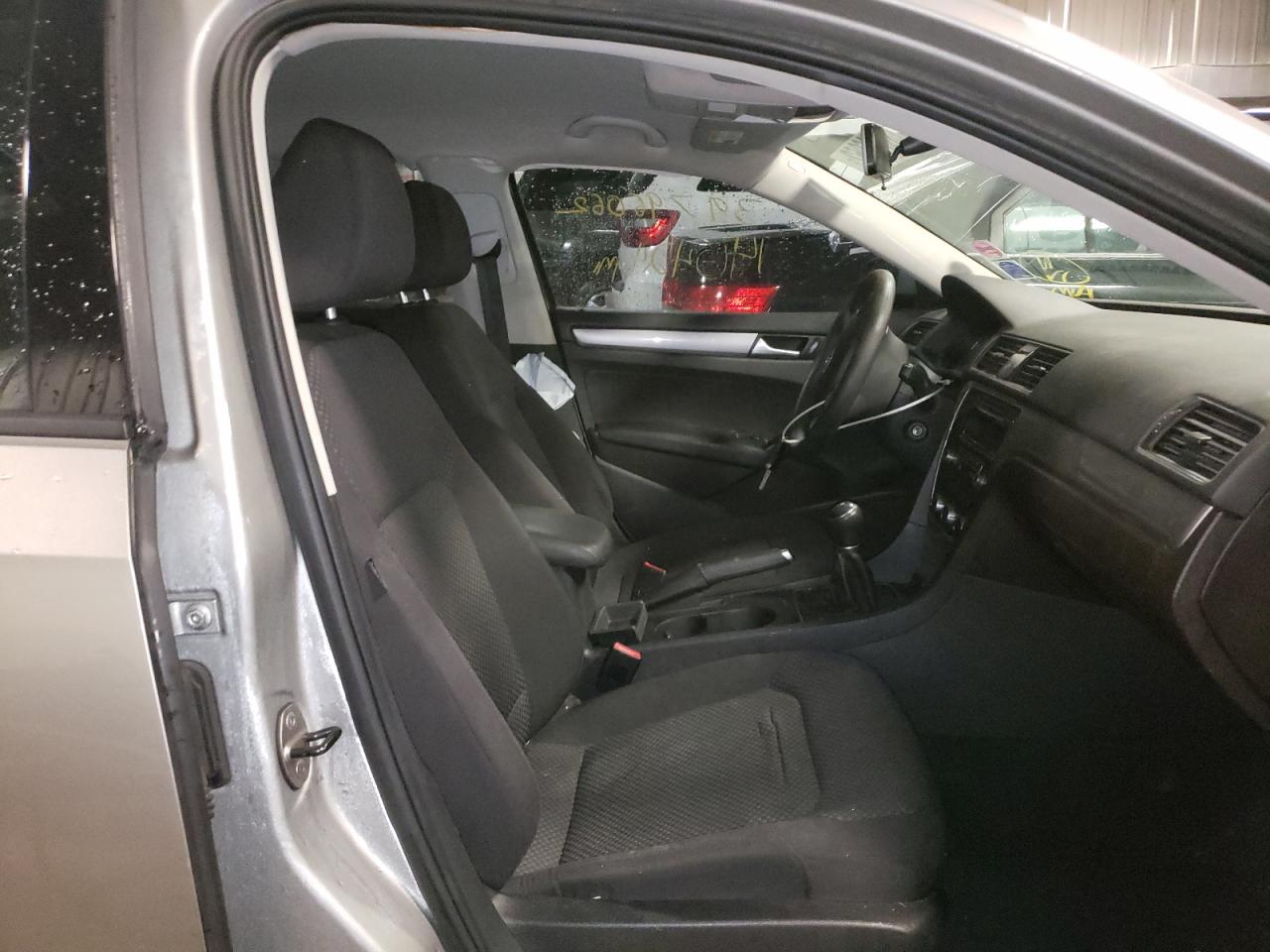 Photo 5 from auction – 2012 VOLKSWAGEN PASSAT with VIN 1VWAP7A31CC007721