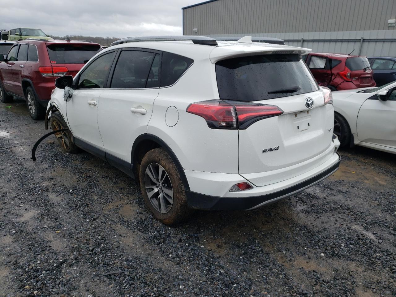 Photo 3 from auction – 2017 TOYOTA RAV4 XLE with VIN JTMWFREV5HD095080
