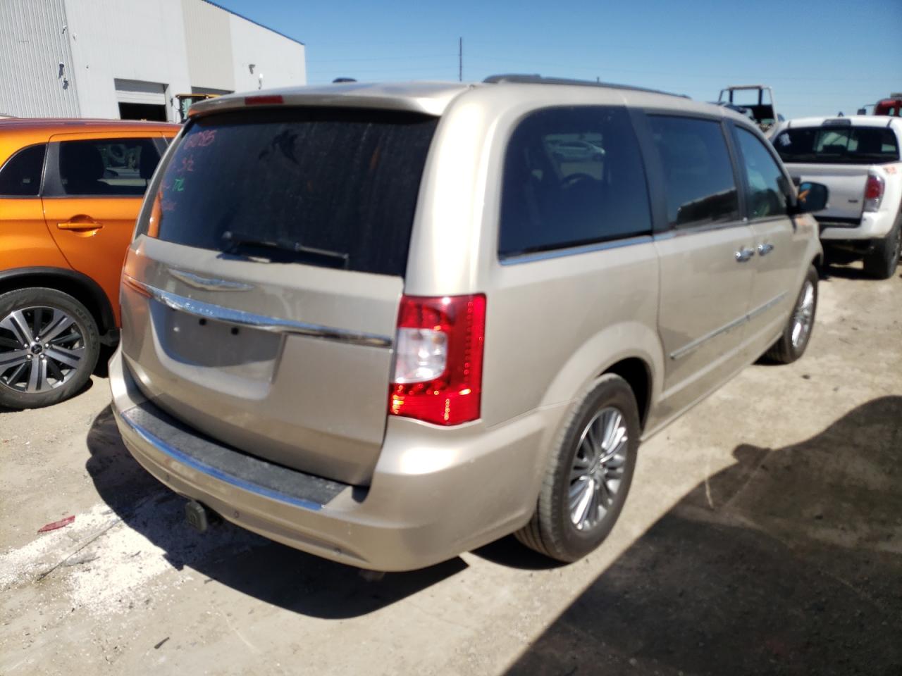 Photo 4 from auction – 2013 CHRYSLER TOWN & COU with VIN 2C4RC1CG5DR807770