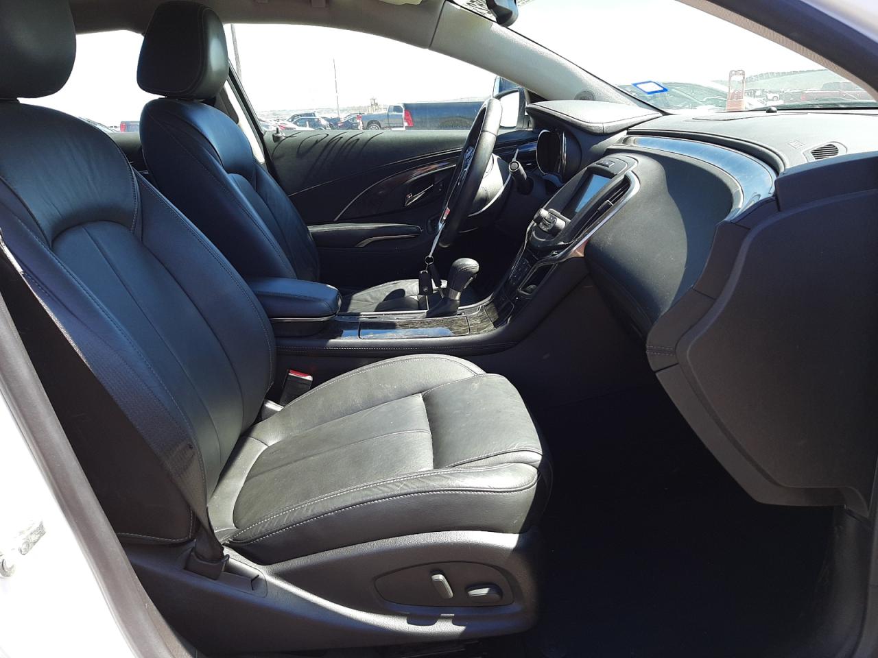 Photo 5 from auction – 2015 BUICK LACROSSE with VIN 1G4GB5G38FF142622