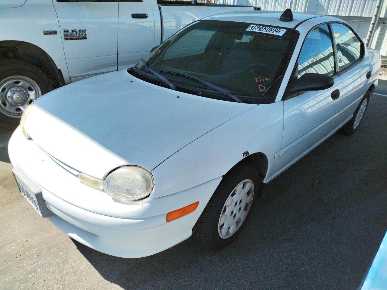 Photo 2 from auction – 1998 DODGE NEON HIGHL with VIN 1B3ES47CXWD733649