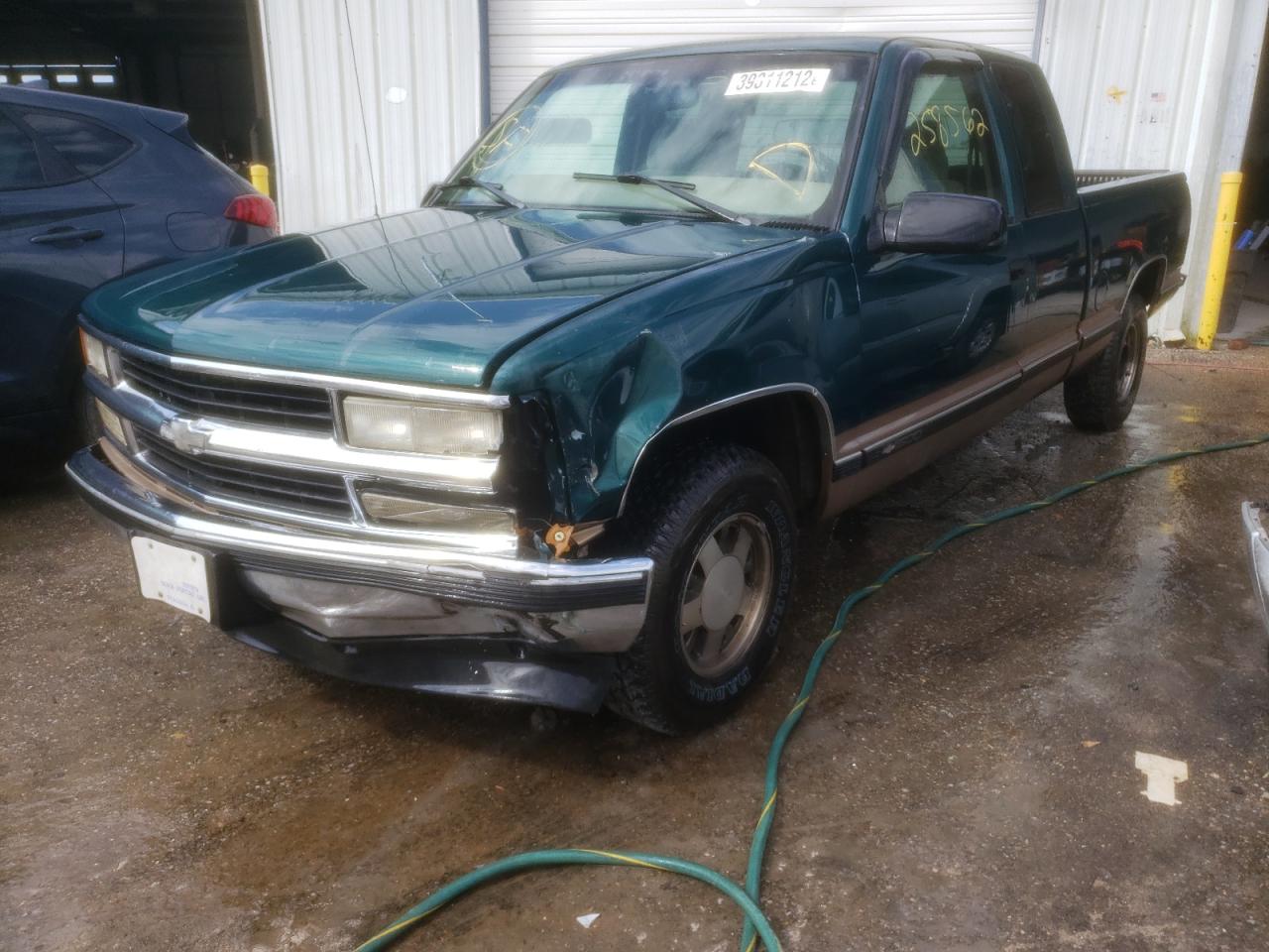 Photo 2 from auction – 1998 CHEVROLET GMT-400 C1 with VIN 2GCEC19R3W1218127