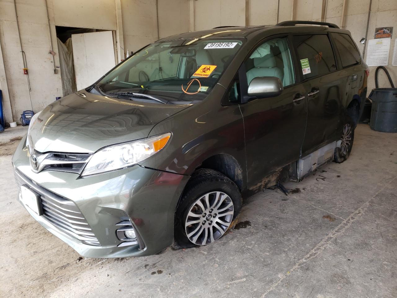 Photo 2 from auction – 2018 TOYOTA SIENNA XLE with VIN 5TDYZ3DC6JS909602
