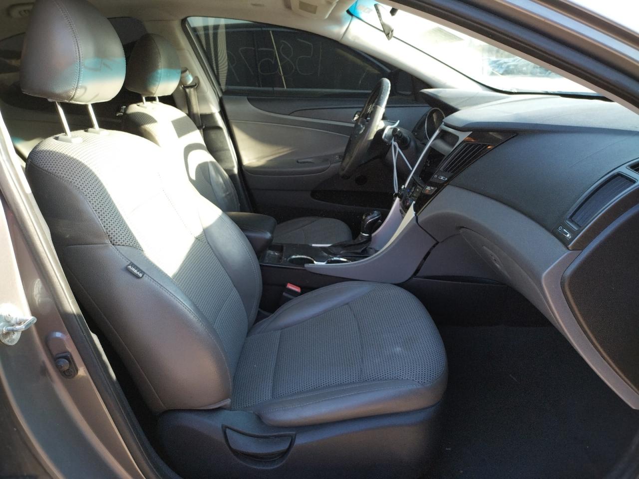 Photo 5 from auction – 2012 HYUNDAI SONATA SE with VIN 5NPEC4AC9CH374501