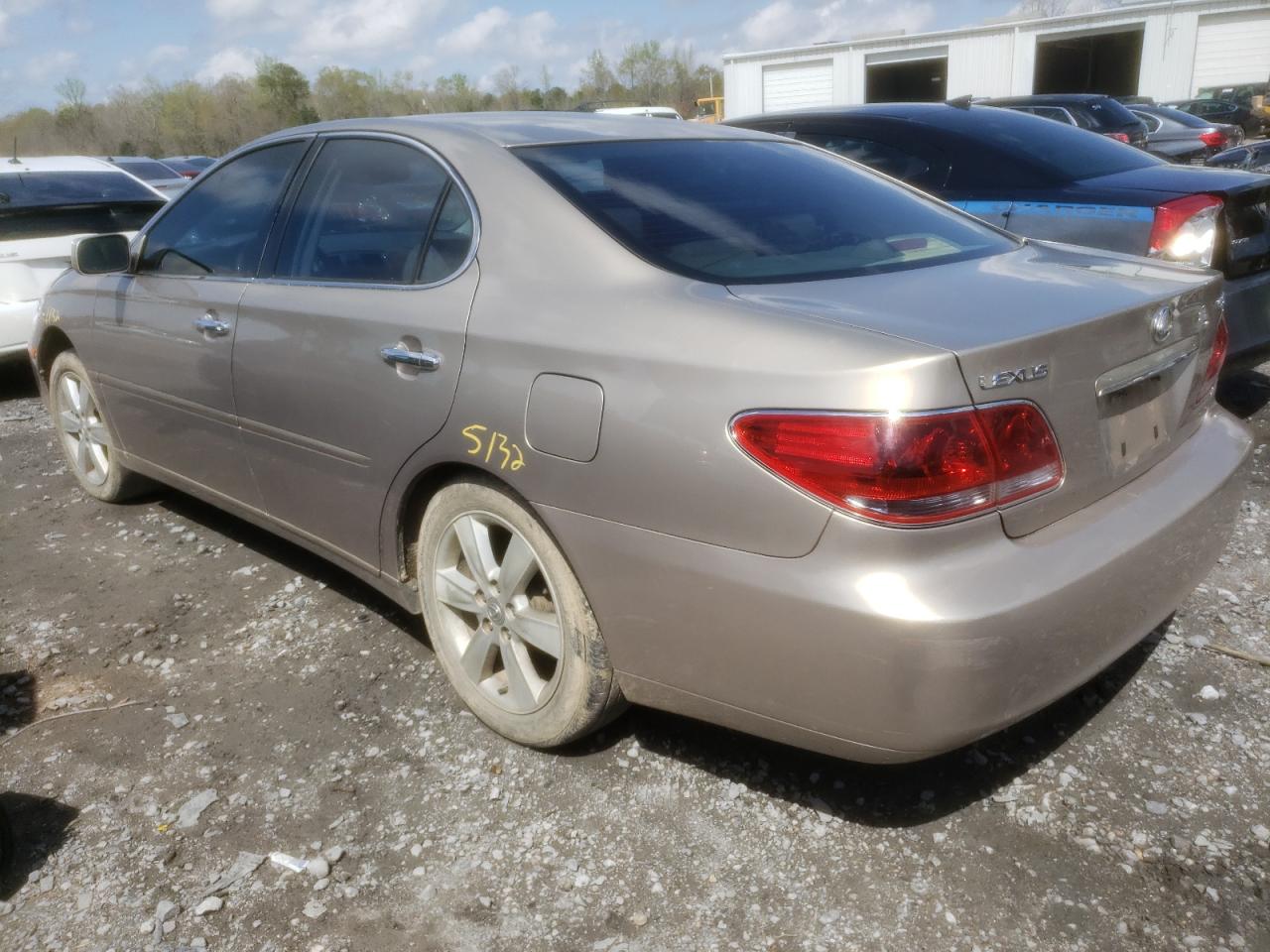Photo 3 from auction – 2005 LEXUS ES 330 with VIN JTHBA30G355107704