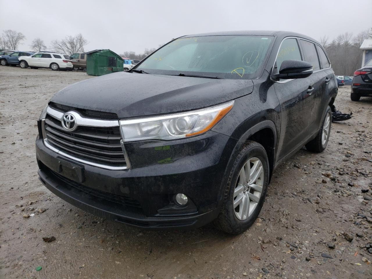 Photo 2 from auction – 2015 TOYOTA HIGHLANDER with VIN 5TDBKRFH9FS176863