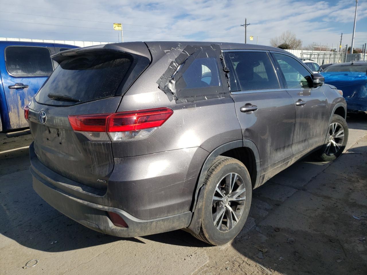 Фото 4 с аукциона – 2018 TOYOTA HIGHLANDER с VIN 5TDBZRFH6JS496453