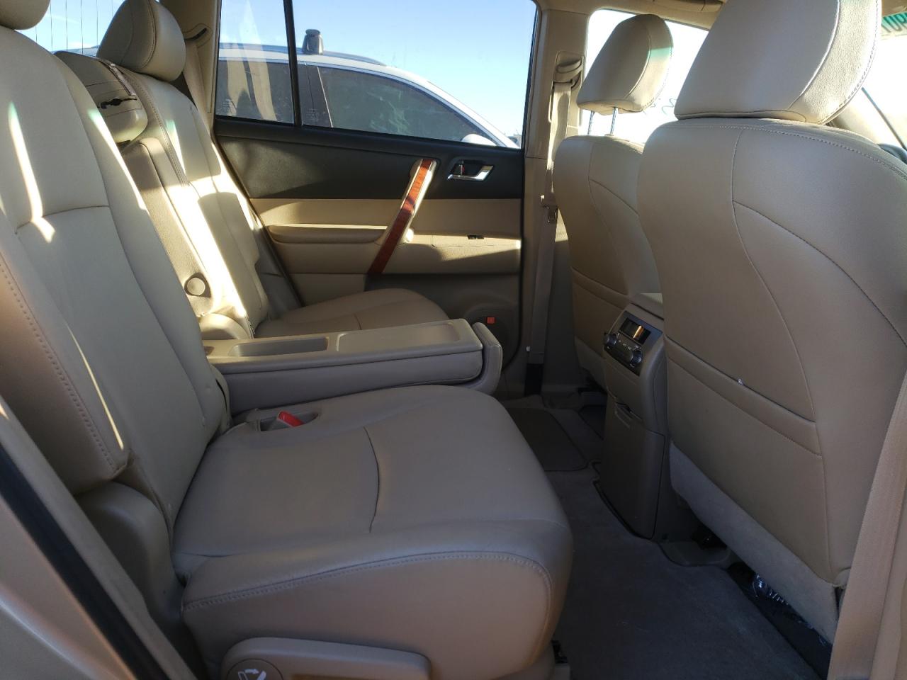 Photo 6 from auction – 2008 TOYOTA HIGHLANDER with VIN JTEES42A082059798
