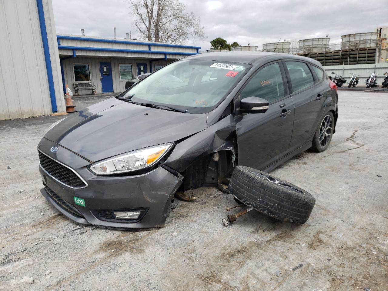 Photo 2 from auction – 2016 FORD FOCUS SE with VIN 1FADP3K21GL398721