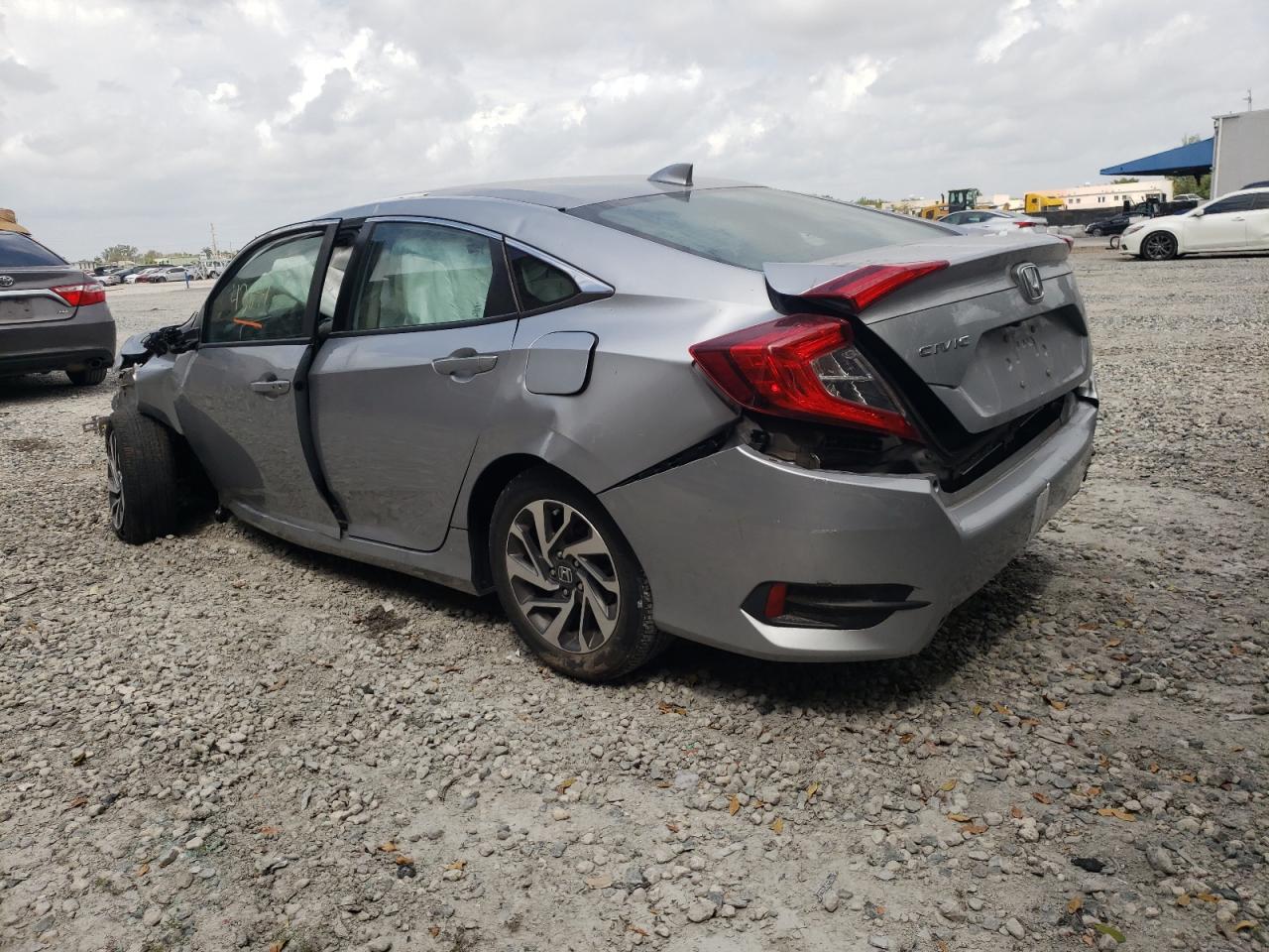 Photo 3 from auction – 2018 HONDA CIVIC EX with VIN 19XFC2F72JE024942