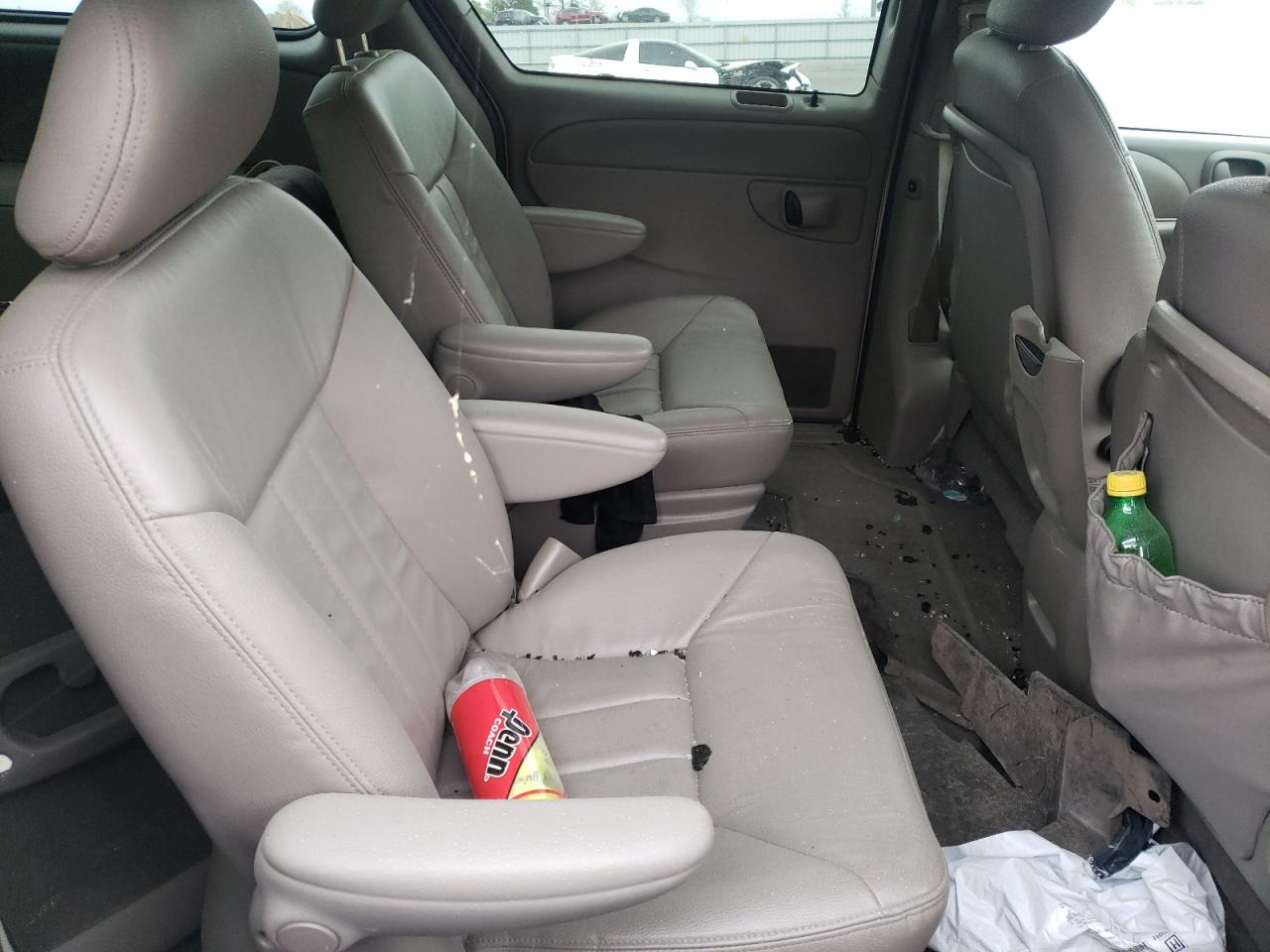 Photo 6 from auction – 2003 CHRYSLER TOWN & COU with VIN 2C4GP54L13R256413