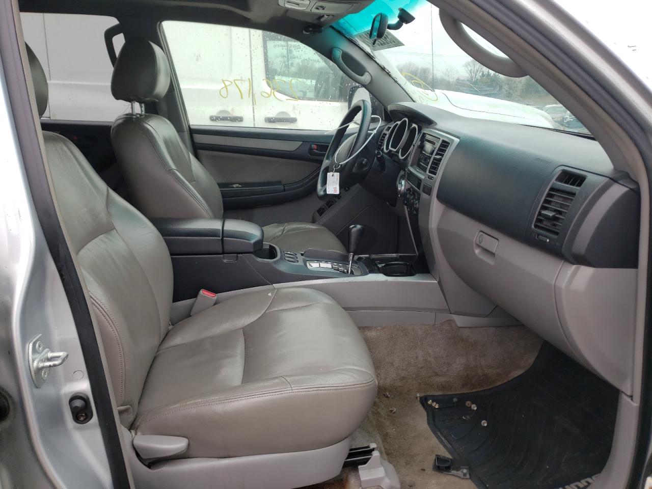 Photo 5 from auction – 2003 TOYOTA 4RUNNER SR with VIN JTEBU14R730020192