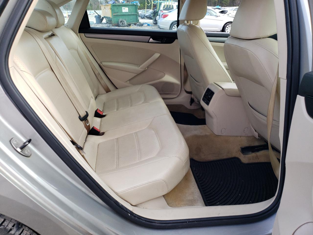 Photo 6 from auction – 2014 VOLKSWAGEN PASSAT SE with VIN 1VWBS7A31EC035590