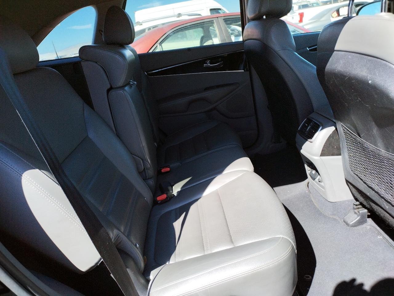 Photo 6 from auction – 2016 KIA SORENTO EX with VIN 5XYPHDA57GG001840