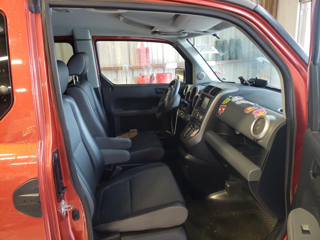 Photo 5 from auction – 2004 HONDA ELEMENT EX with VIN 5J6YH18524L000971