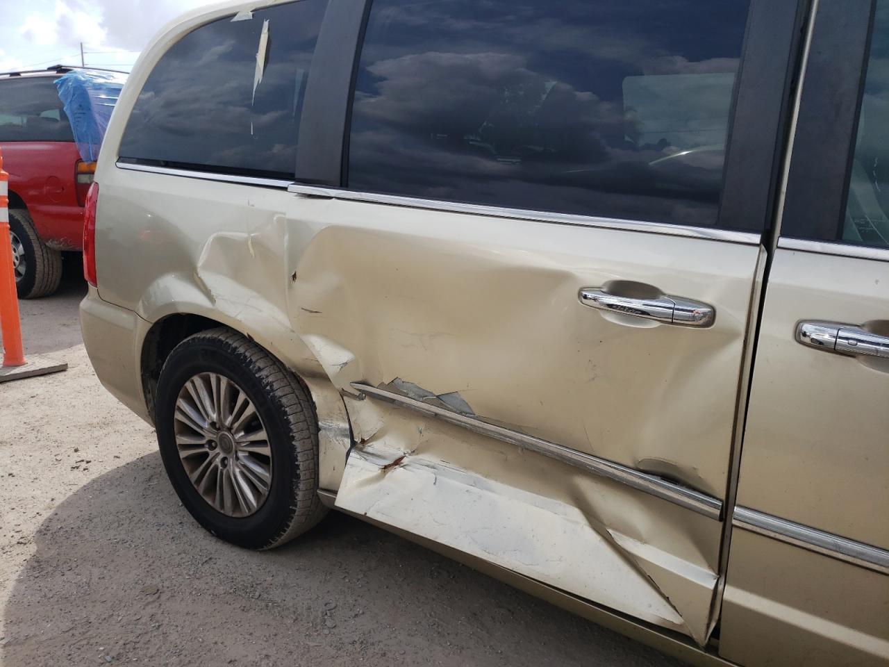 Photo 9 from auction – 2011 CHRYSLER TOWN & COU with VIN 2A4RR6DG3BR760000