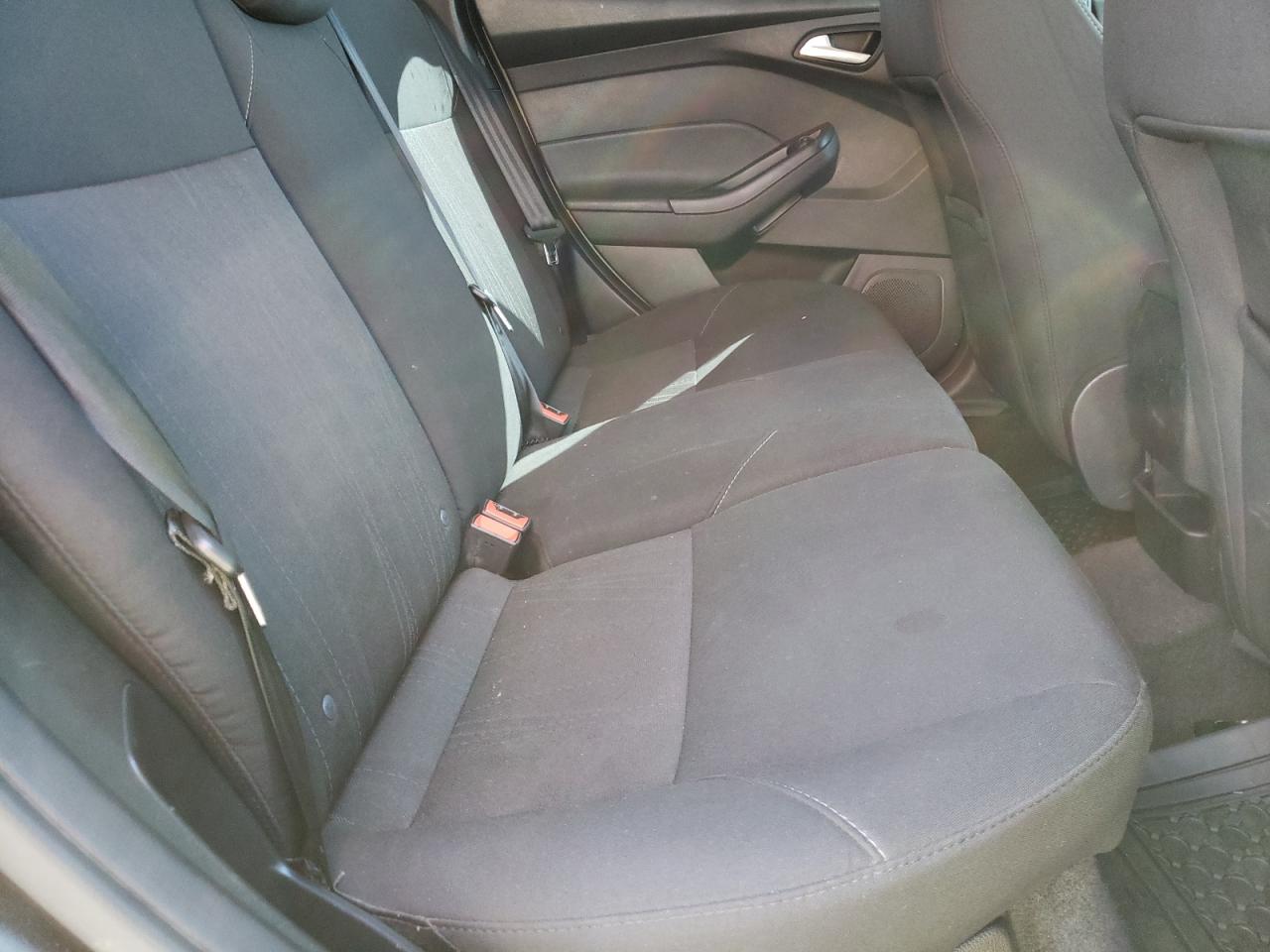 Photo 6 from auction – 2016 FORD FOCUS SE with VIN 1FADP3K2XGL250468