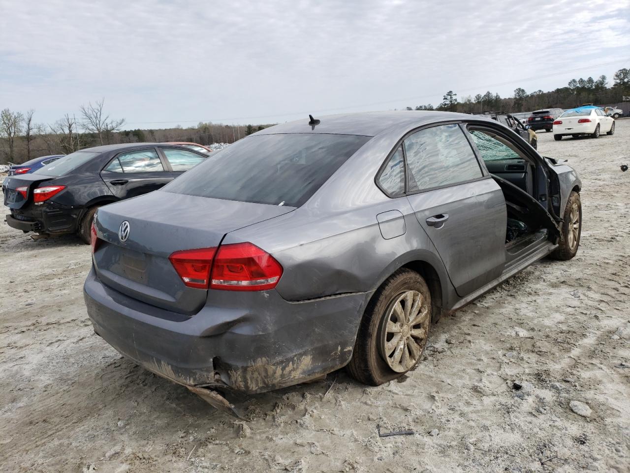 Photo 4 from auction – 2013 VOLKSWAGEN PASSAT S with VIN 1VWAP7A33DC023324