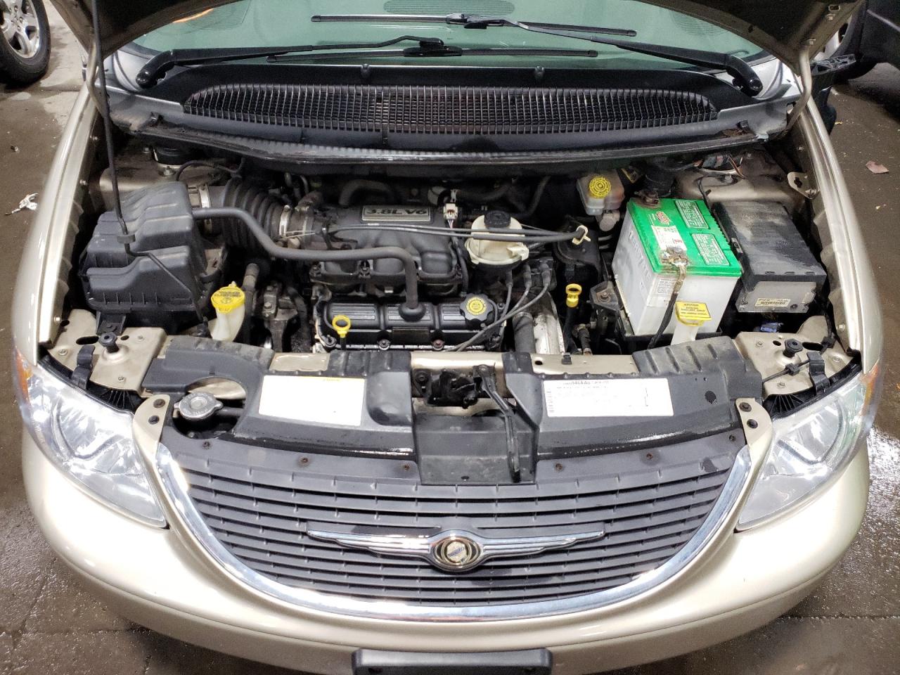 Photo 7 from auction – 2004 CHRYSLER TOWN & COU with VIN 2C4GP54L74R573758