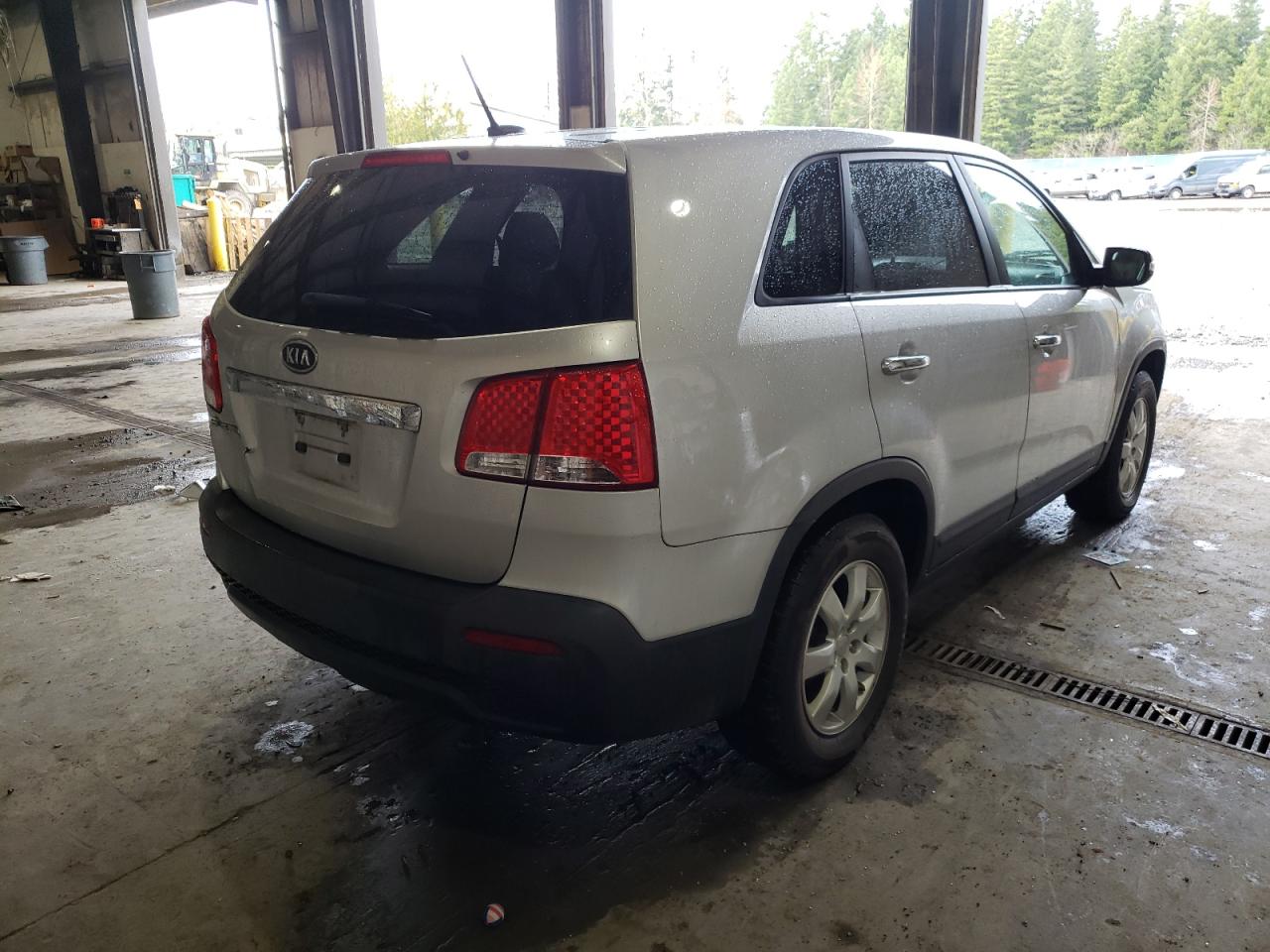 Photo 4 from auction – 2011 KIA SORENTO BA with VIN 5XYKT3A19BG061479