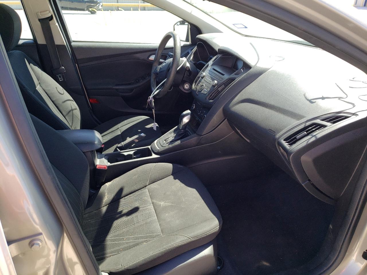 Photo 5 from auction – 2016 FORD FOCUS SE with VIN 1FADP3F21GL216509