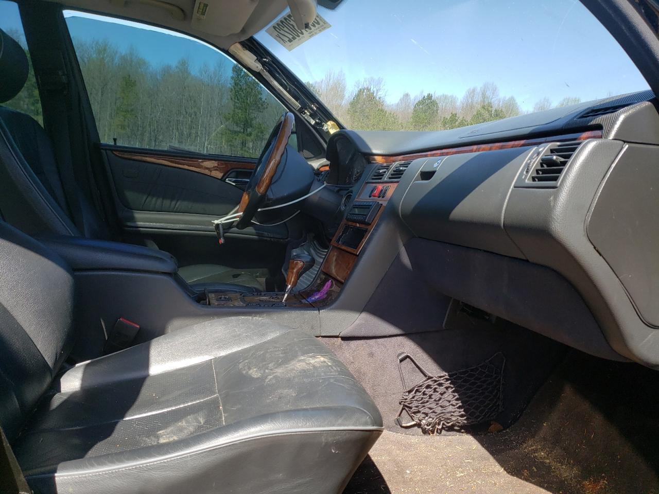 Photo 5 from auction – 2002 MERCEDES-BENZ E 320 with VIN WDBJF65J82B454719