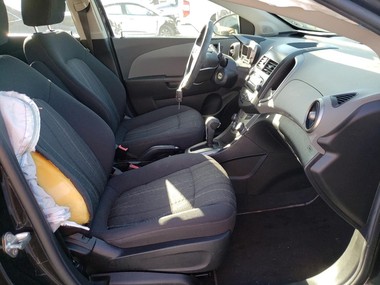 Photo 5 from auction – 2015 CHEVROLET SONIC LT with VIN 1G1JC6SHXF4113448