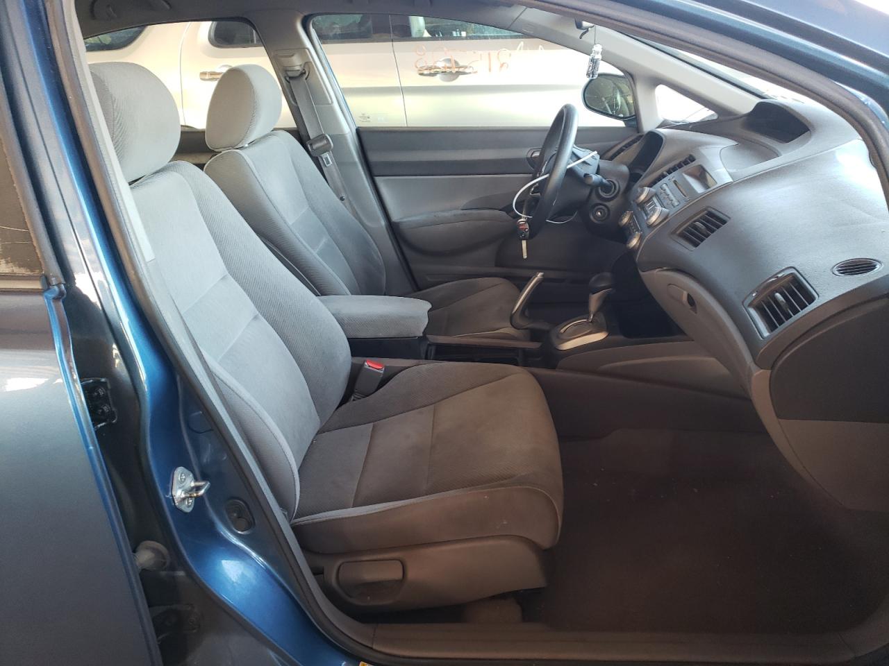 Photo 5 from auction – 2010 HONDA CIVIC LX with VIN 19XFA1F54AE001144