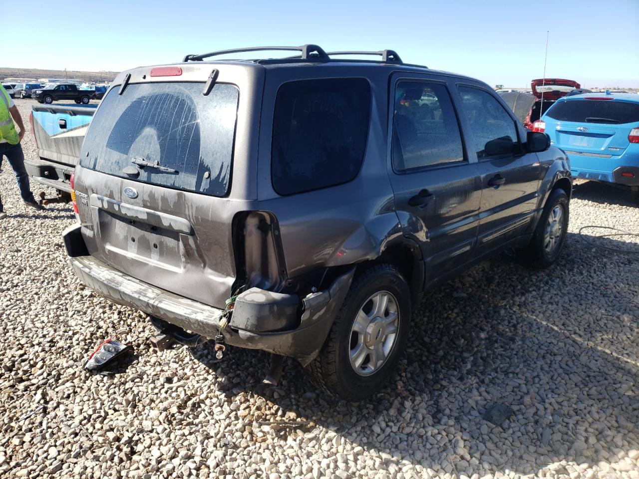 Photo 4 from auction – 2003 FORD ESCAPE XLT with VIN 1FMYU93123KE02820