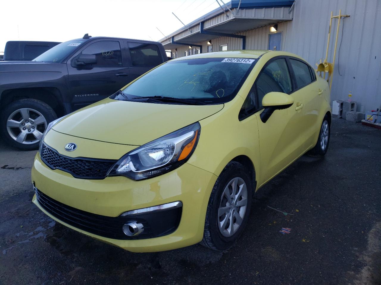 Фото 2 с аукциона – 2016 KIA RIO LX с VIN KNADM4A33G6599566