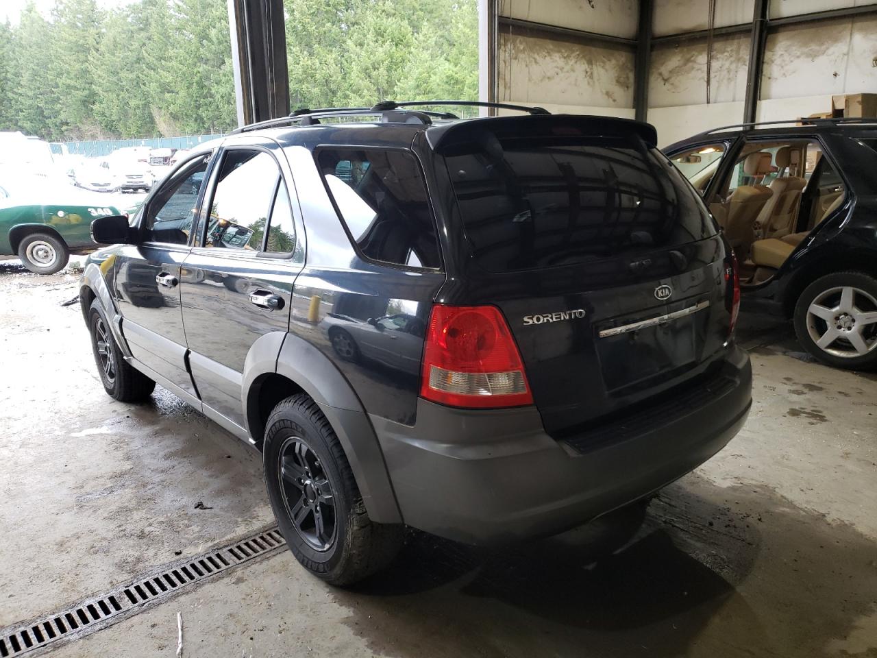 Photo 3 from auction – 2005 KIA SORENTO EX with VIN KNDJC733655380109
