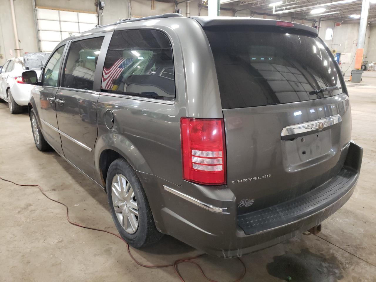 Photo 3 from auction – 2010 CHRYSLER TOWN & COU with VIN 2A4RR5D15AR286359