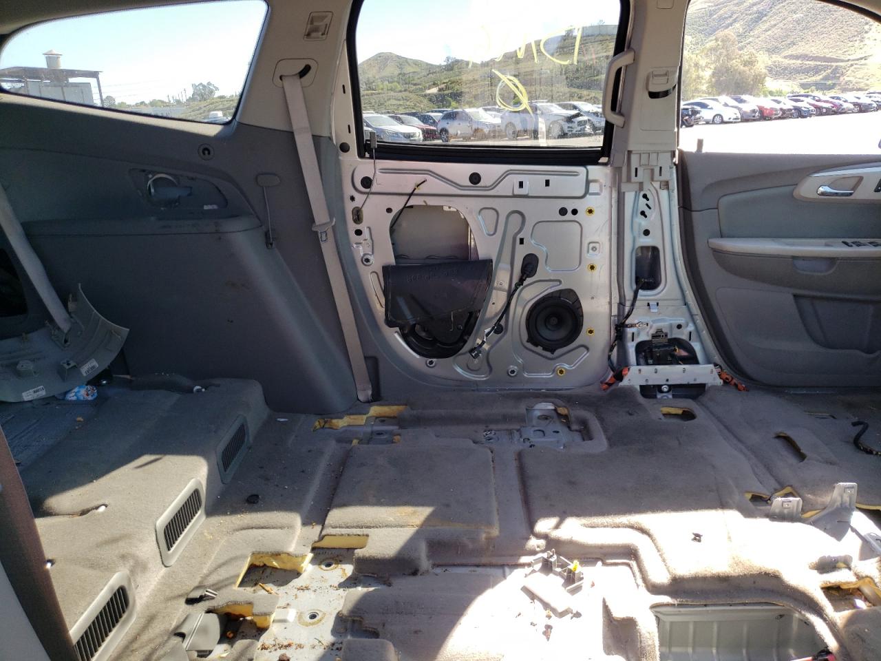 Photo 6 from auction – 2011 CHEVROLET TRAVERSE L with VIN 1GNKRFED3BJ111594