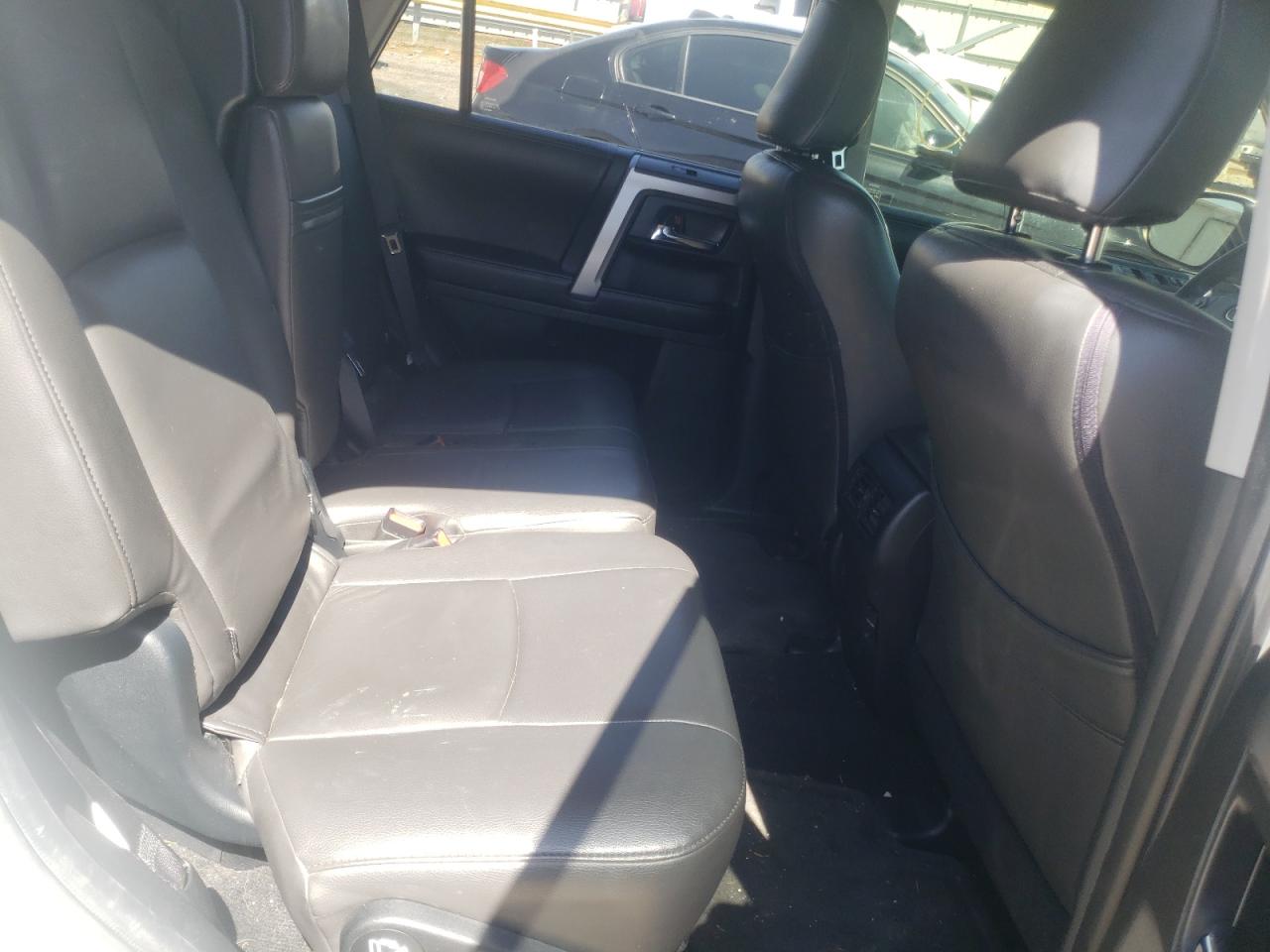Photo 6 from auction – 2016 TOYOTA 4RUNNER SR with VIN JTEZU5JR7G5116990