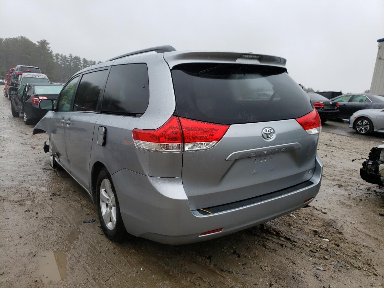 Photo 3 from auction – 2014 TOYOTA SIENNA LE with VIN 5TDKK3DC8ES462867