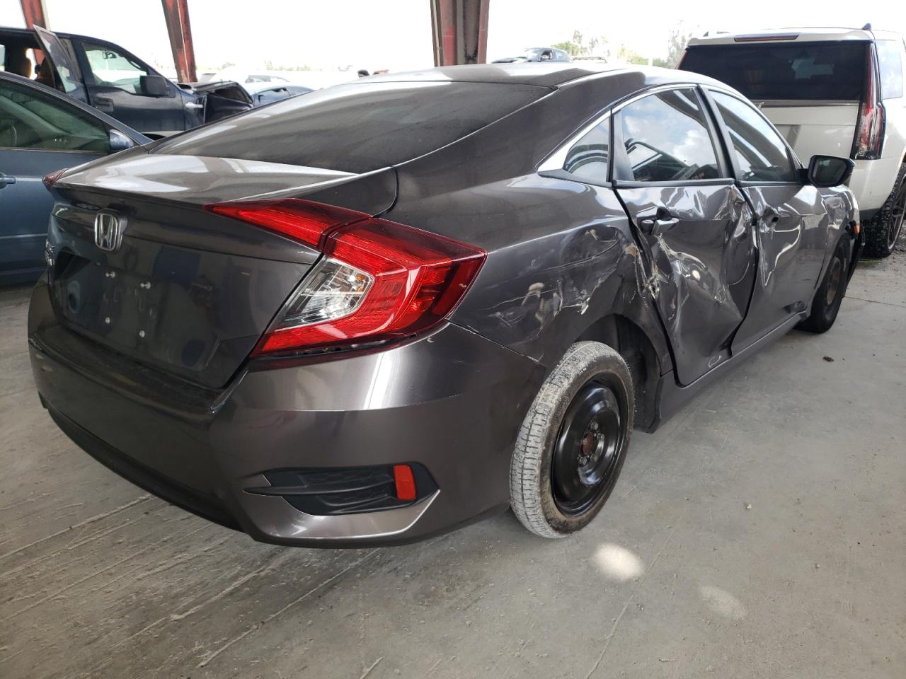 Photo 4 from auction – 2017 HONDA CIVIC LX with VIN 19XFC2F53HE023680